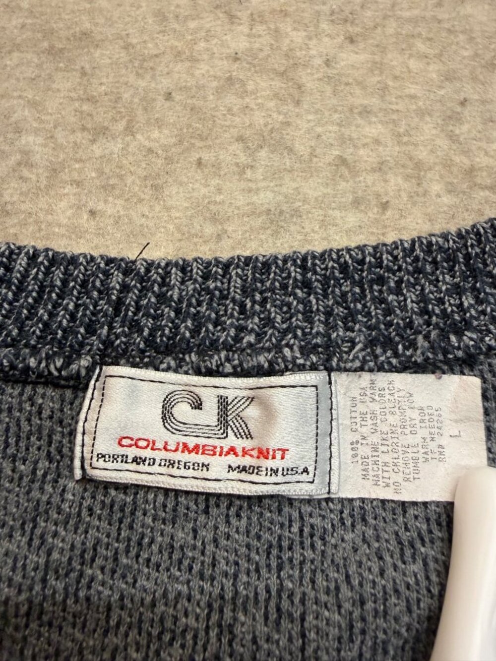 Vintage 90s Columbia Knit Made in USA Grey V-neck Sweater Men's Large - Picture 3 of 8